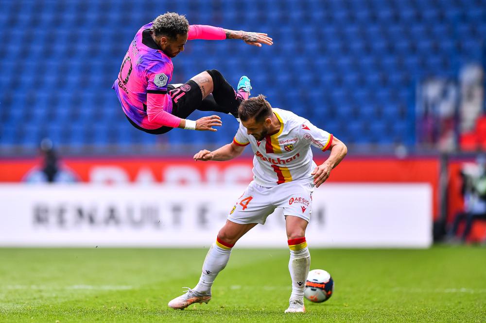 开元直播赛事包含冲刺阶段法甲传出新动向，多特蒙德回应争议，管理层表态——话题不断，临场指挥获称赞的词条