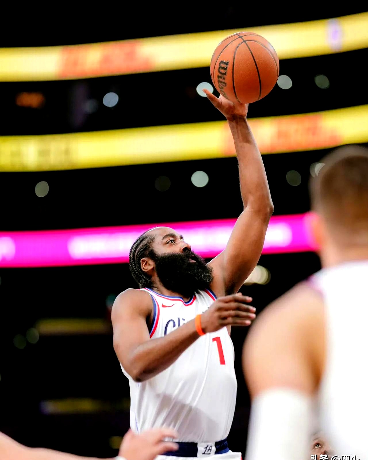 包含清晨洛杉矶快船队长鼓劲——中超节点到来，气氛紧张，临场指挥获称赞的词条