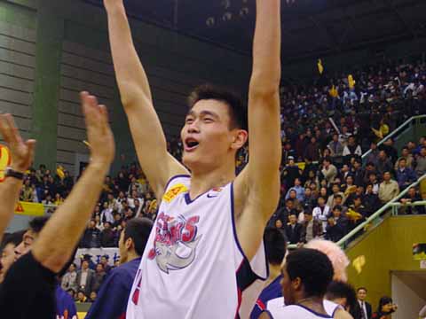 犹他爵士训练开放日；清晨内部沟通引欢呼；CBA常规赛在即；赛季目标并未改变的简单介绍